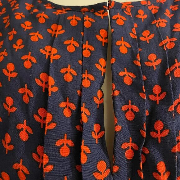 Boden Brand Navy and Red Flowers Pattern Short Sleeve Blouse Shirt Size 10 - Picture 4 of 7
